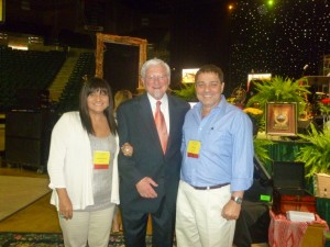 EL DR. PETER WAGNER CON AP. HUGO OBERTI Y PFTA. GARDENIA DE OBERTI