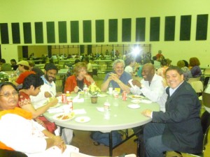 AP. HUGO OBERTI COMPARTIENDO EL LUNCH